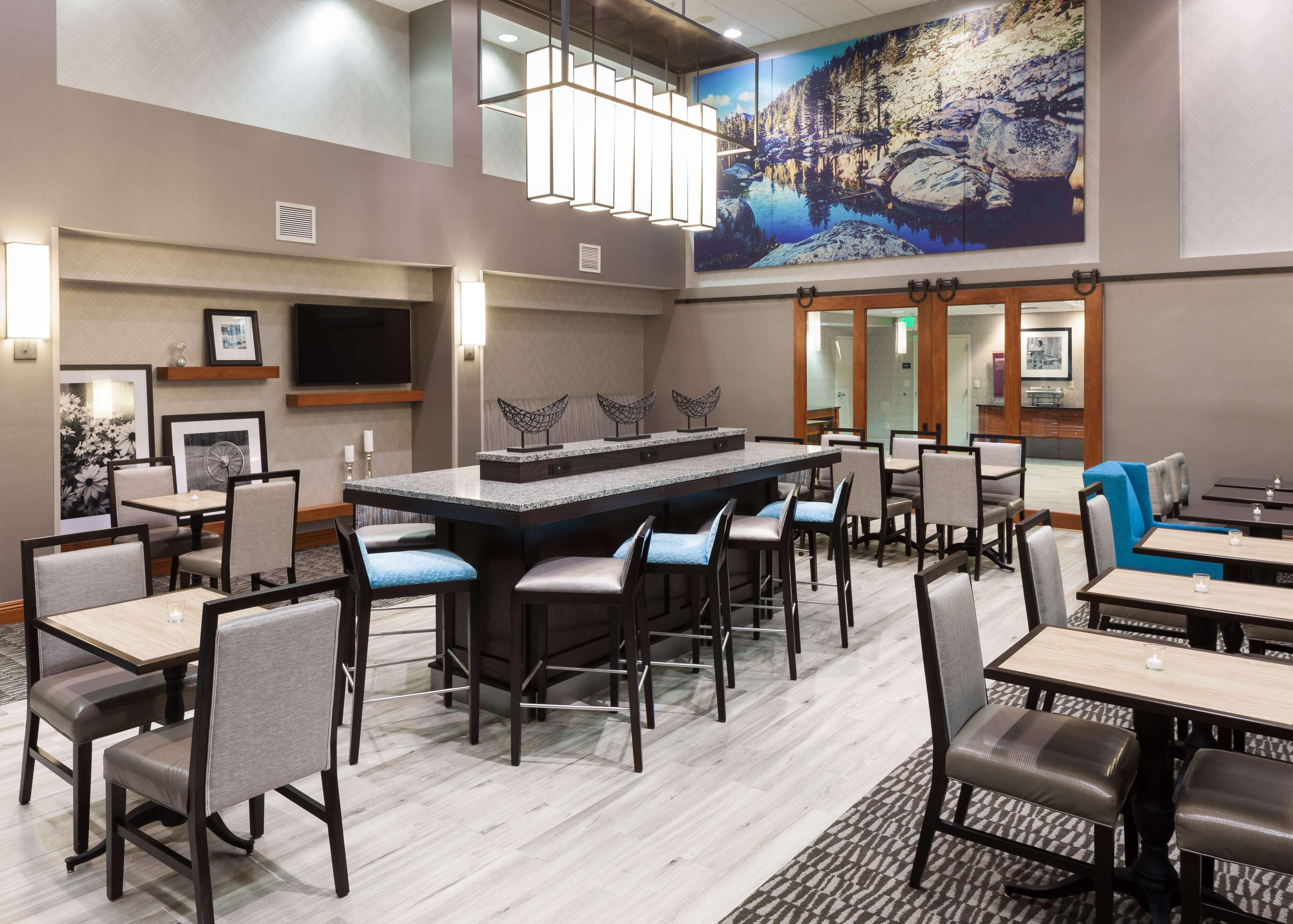 Hampton Inn & Suites Tulare Eksteriør bilde