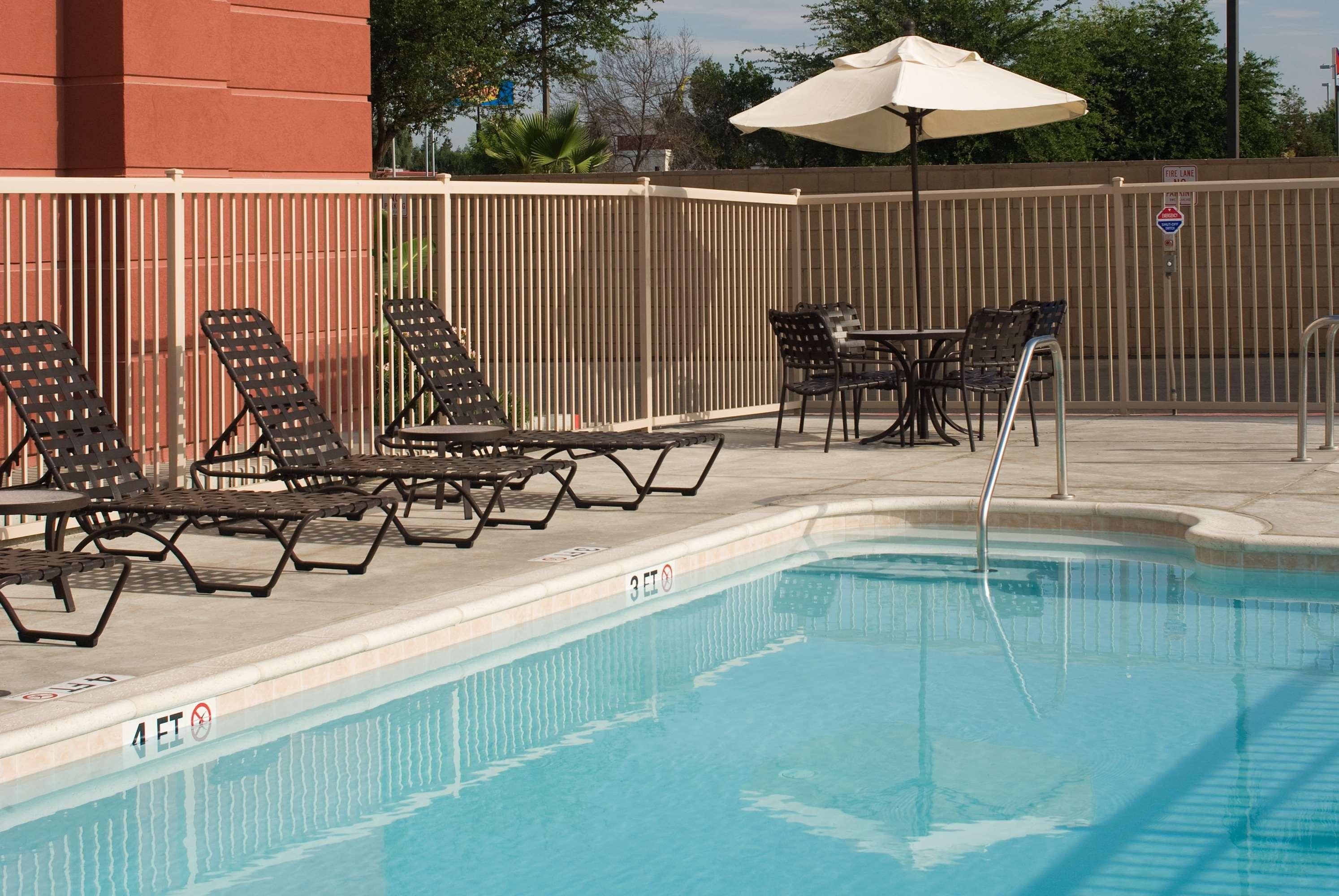 Hampton Inn & Suites Tulare Eksteriør bilde