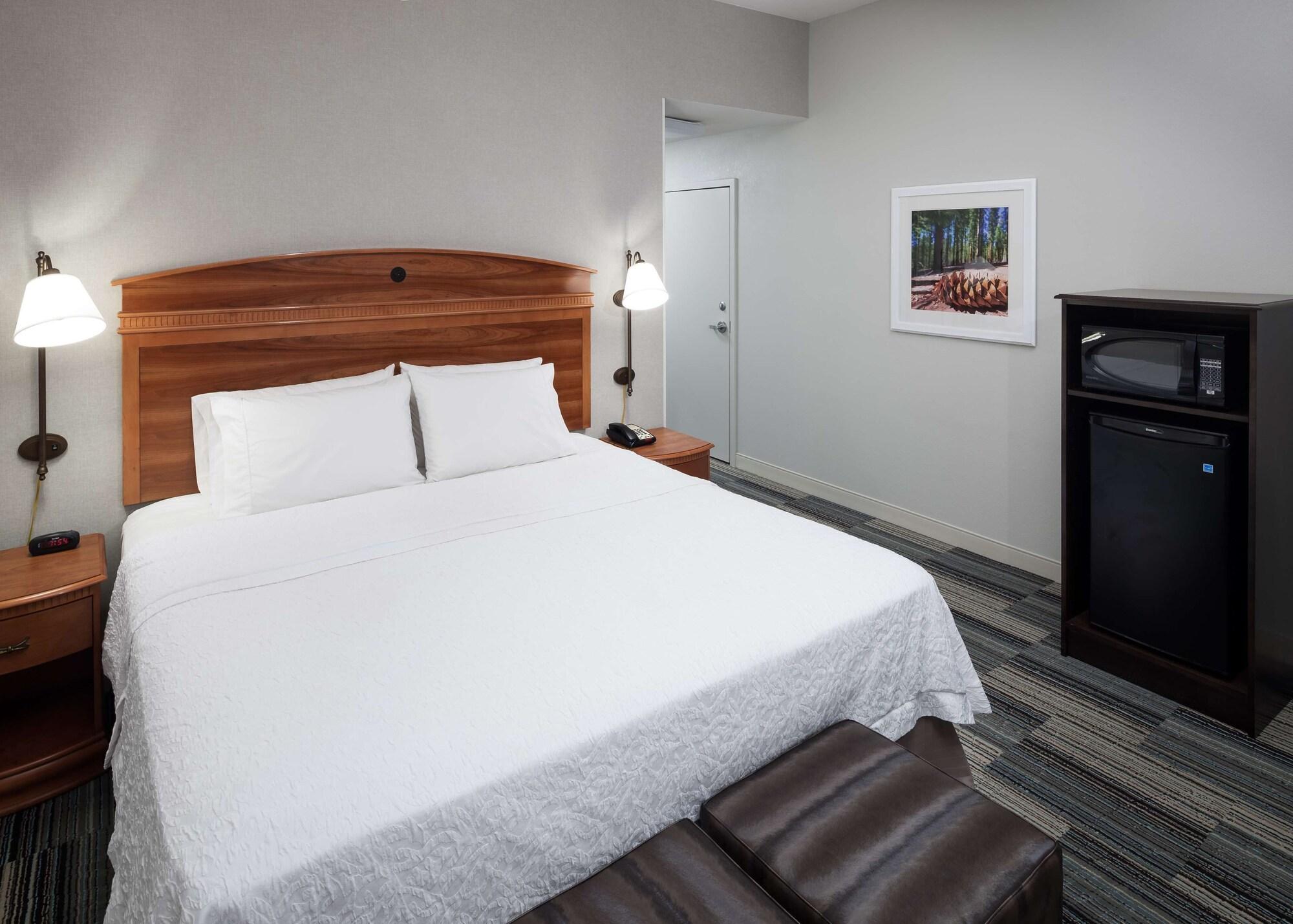Hampton Inn & Suites Tulare Eksteriør bilde