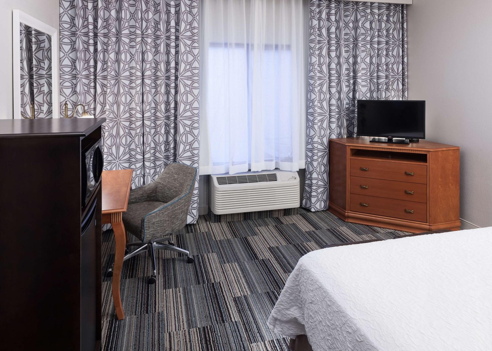 Hampton Inn & Suites Tulare Eksteriør bilde