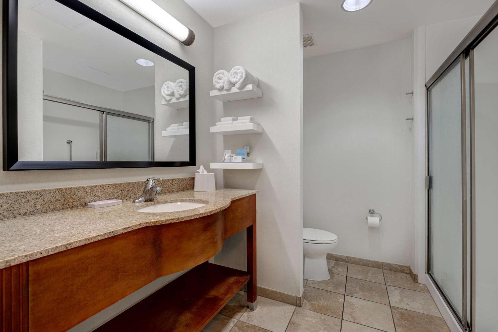 Hampton Inn & Suites Tulare Eksteriør bilde