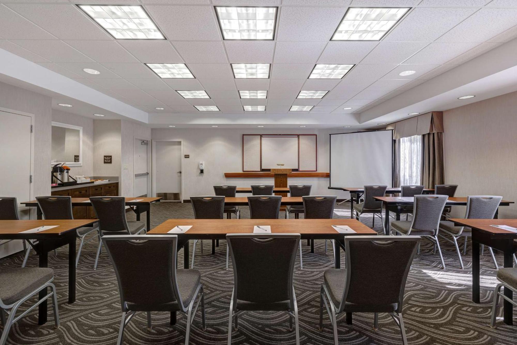 Hampton Inn & Suites Tulare Eksteriør bilde