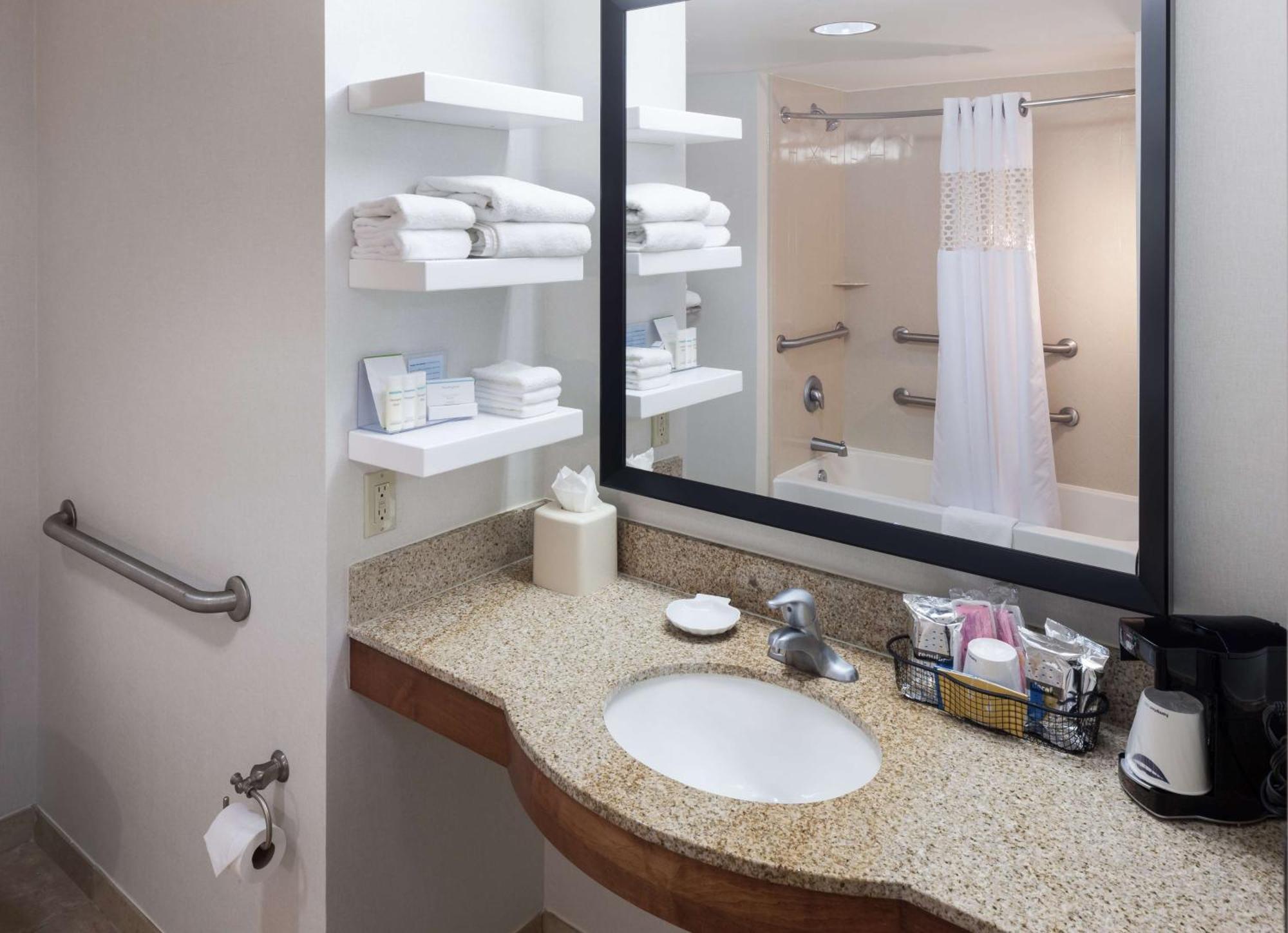 Hampton Inn & Suites Tulare Eksteriør bilde