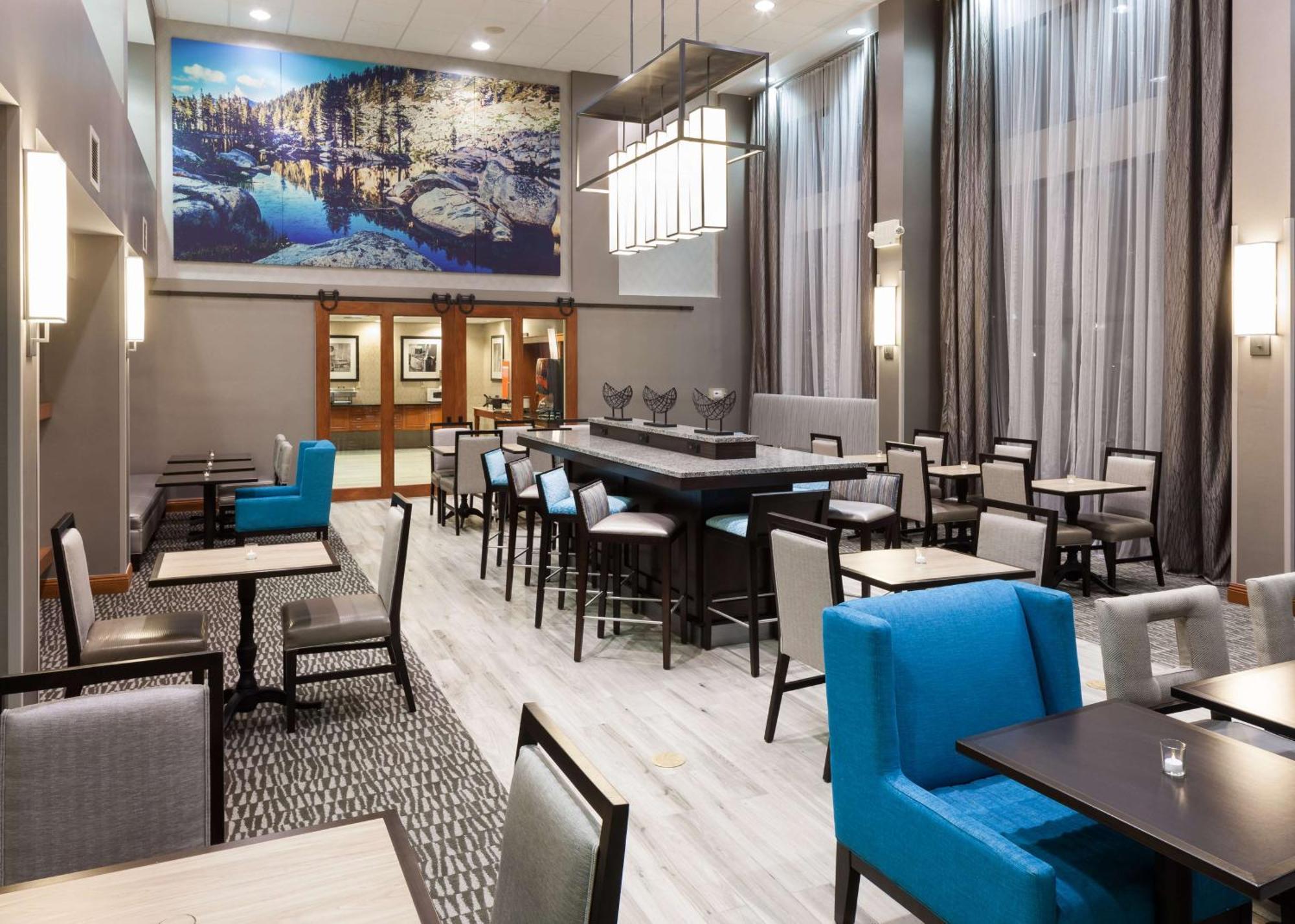Hampton Inn & Suites Tulare Eksteriør bilde