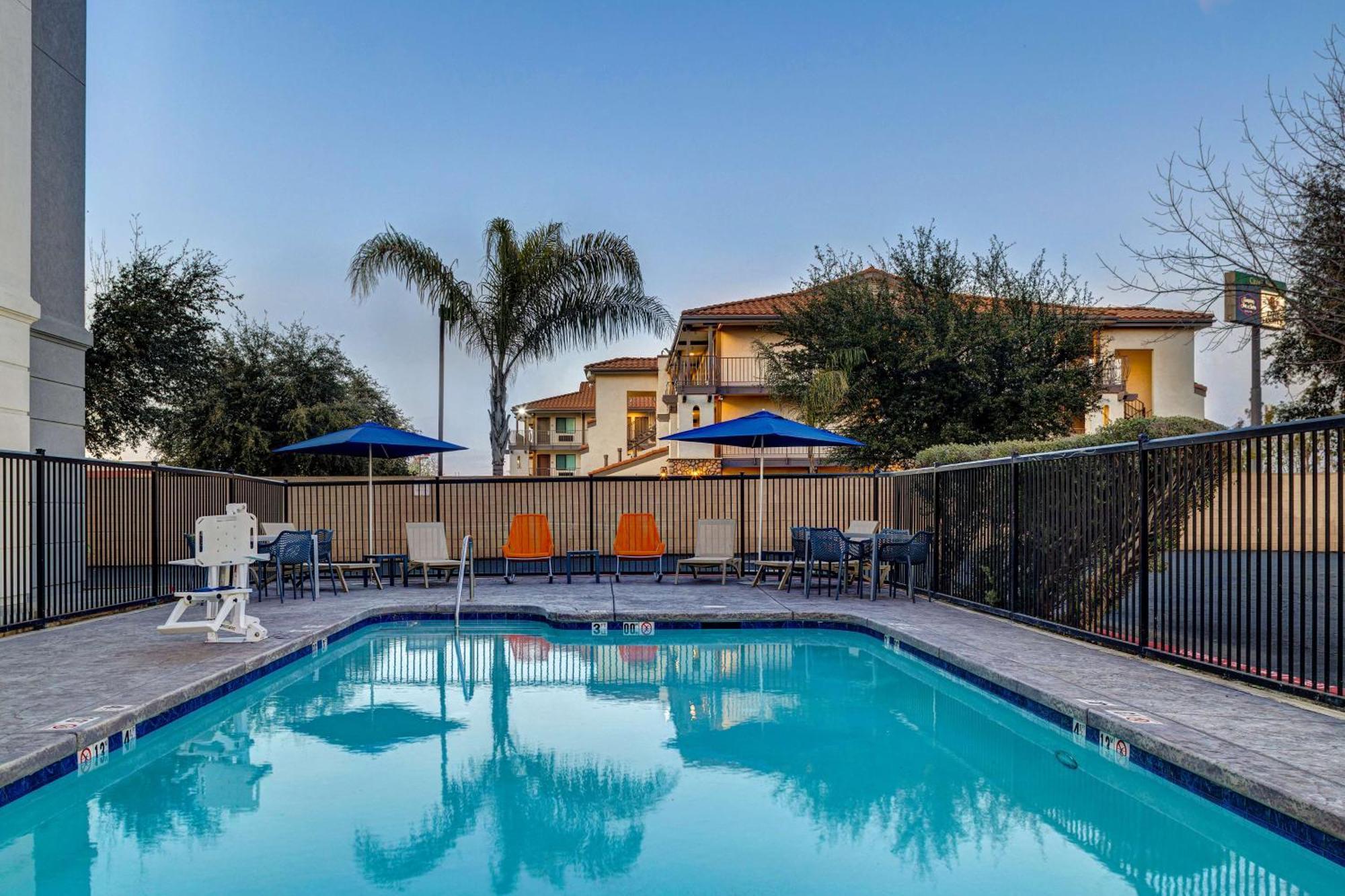 Hampton Inn & Suites Tulare Eksteriør bilde