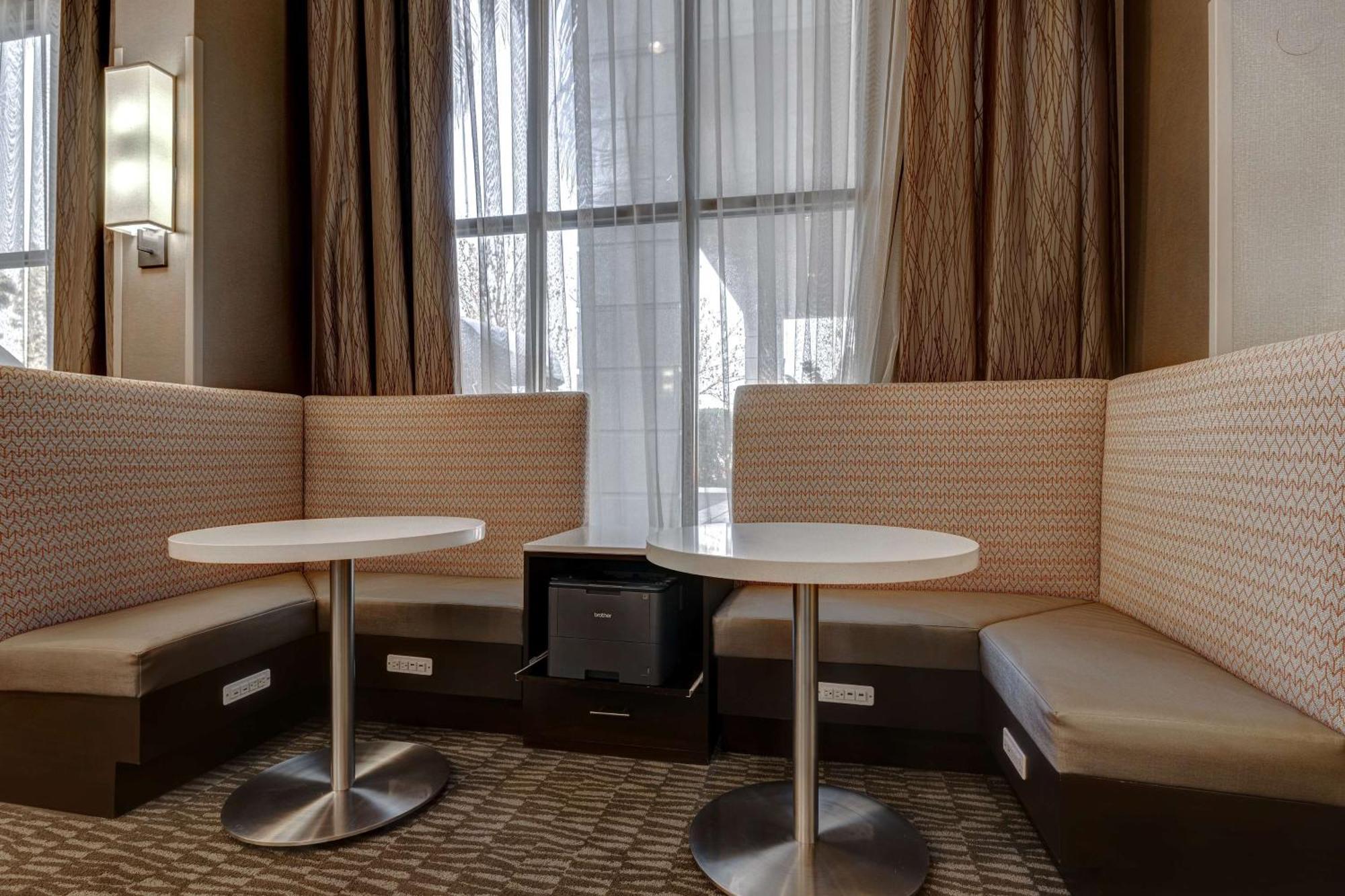 Hampton Inn & Suites Tulare Eksteriør bilde
