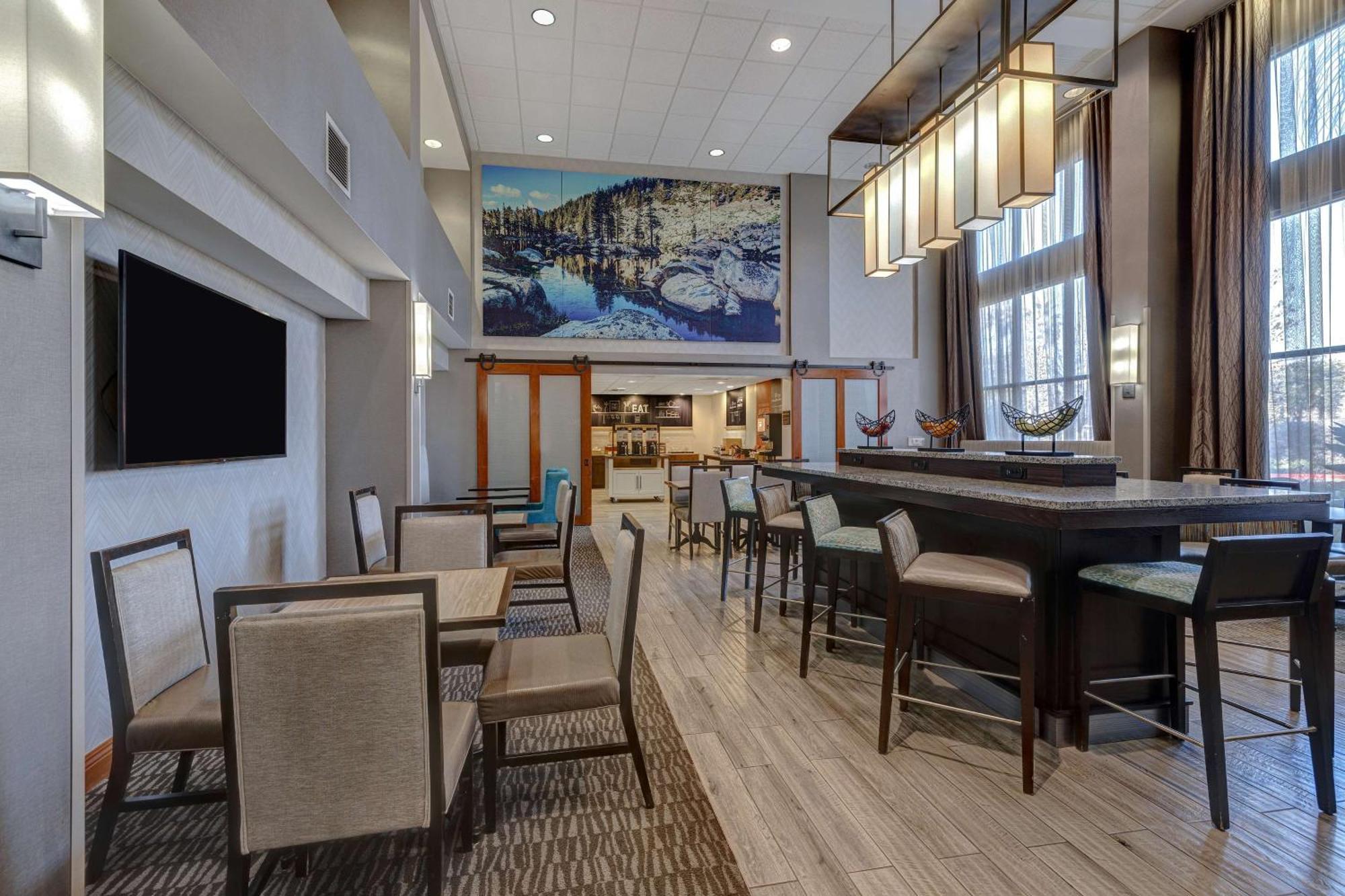 Hampton Inn & Suites Tulare Eksteriør bilde